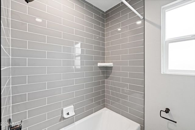 2226 S KACHINA Drive, Tempe, AZ 85282