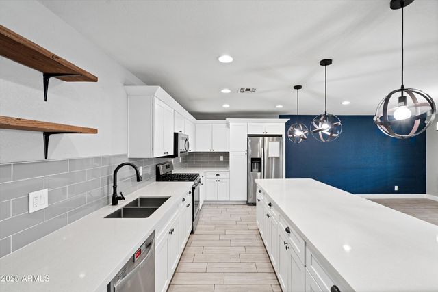 2226 S KACHINA Drive, Tempe, AZ 85282