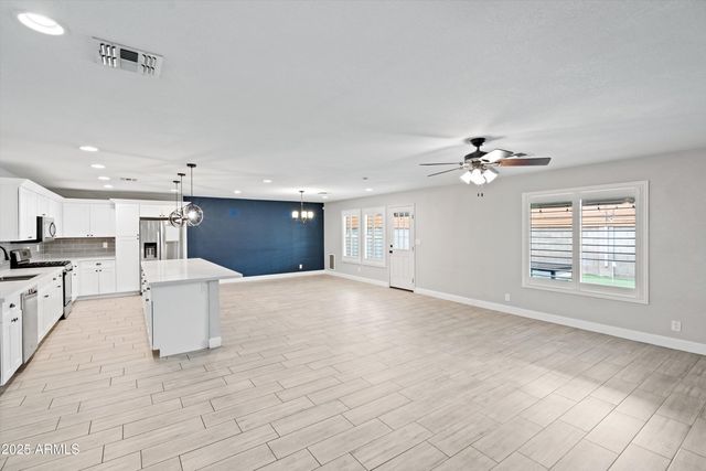 2226 S KACHINA Drive, Tempe, AZ 85282