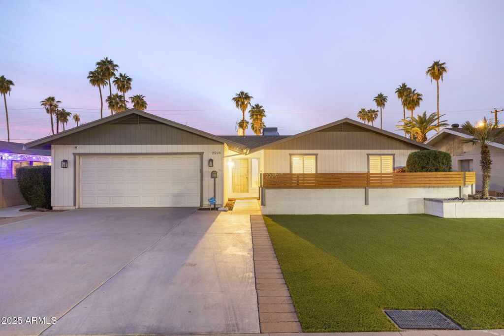 2226 S KACHINA Drive, Tempe, AZ 85282