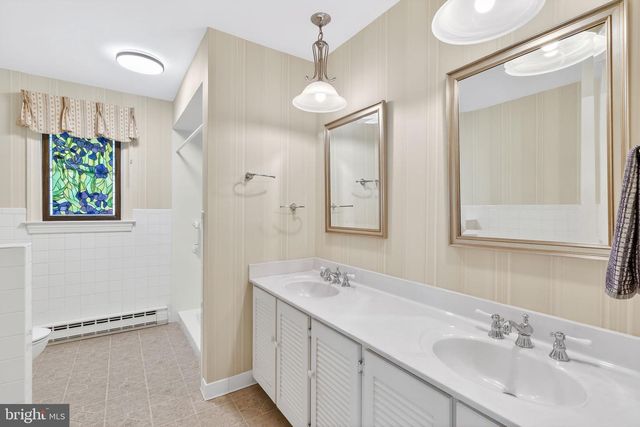 864 FLEETON RD, Reedville, VA 22539