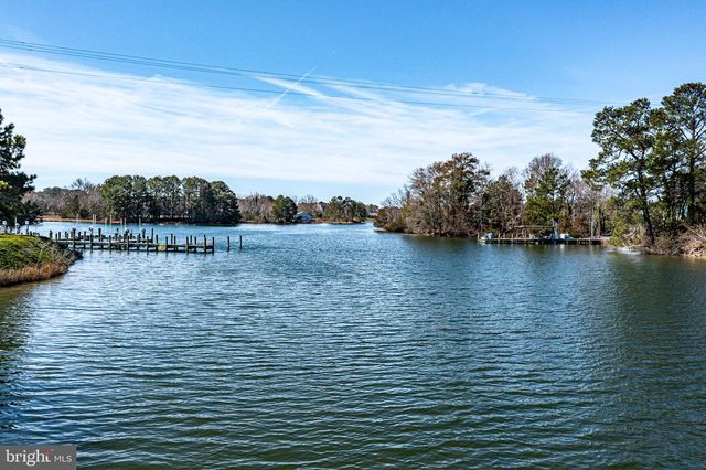 864 FLEETON RD, Reedville, VA 22539