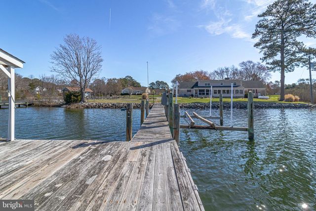 864 FLEETON RD, Reedville, VA 22539
