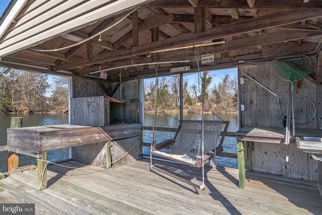 864 FLEETON RD, Reedville, VA 22539