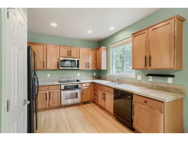360 Ne 19TH Ave, Canby, OR 97013
