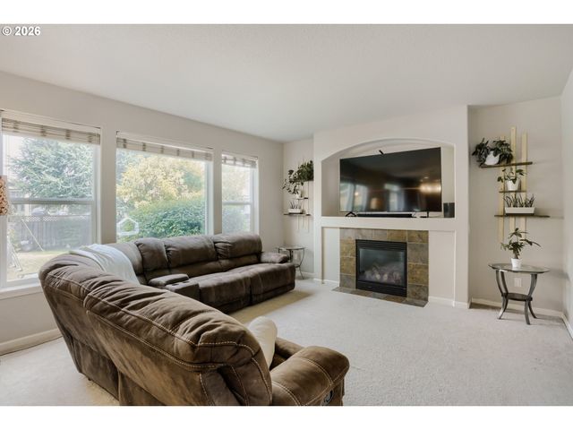 360 Ne 19TH Ave, Canby, OR 97013
