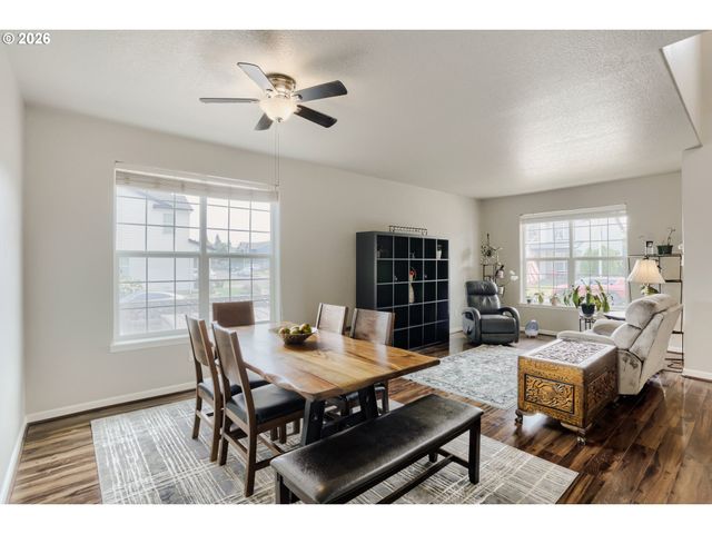 360 Ne 19TH Ave, Canby, OR 97013