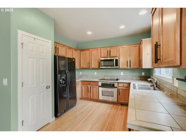 360 Ne 19TH Ave, Canby, OR 97013