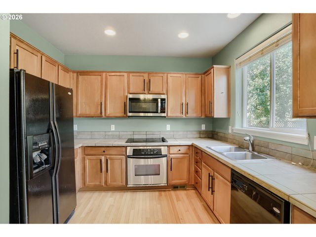 360 Ne 19TH Ave, Canby, OR 97013