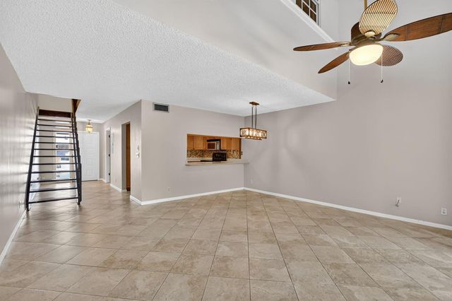 243 NW 45th Avenue 243, Deerfield Beach, FL 33442