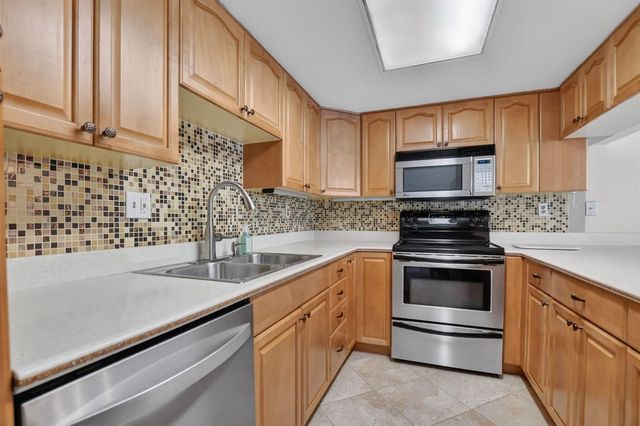 243 NW 45th Avenue 243, Deerfield Beach, FL 33442