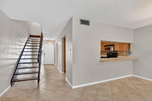 243 NW 45th Avenue 243, Deerfield Beach, FL 33442