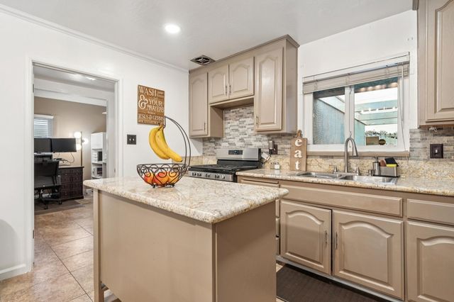 26848 Eldridge Ave, Hayward, CA 94544