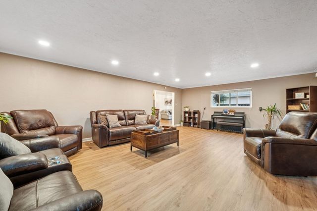 26848 Eldridge Ave, Hayward, CA 94544