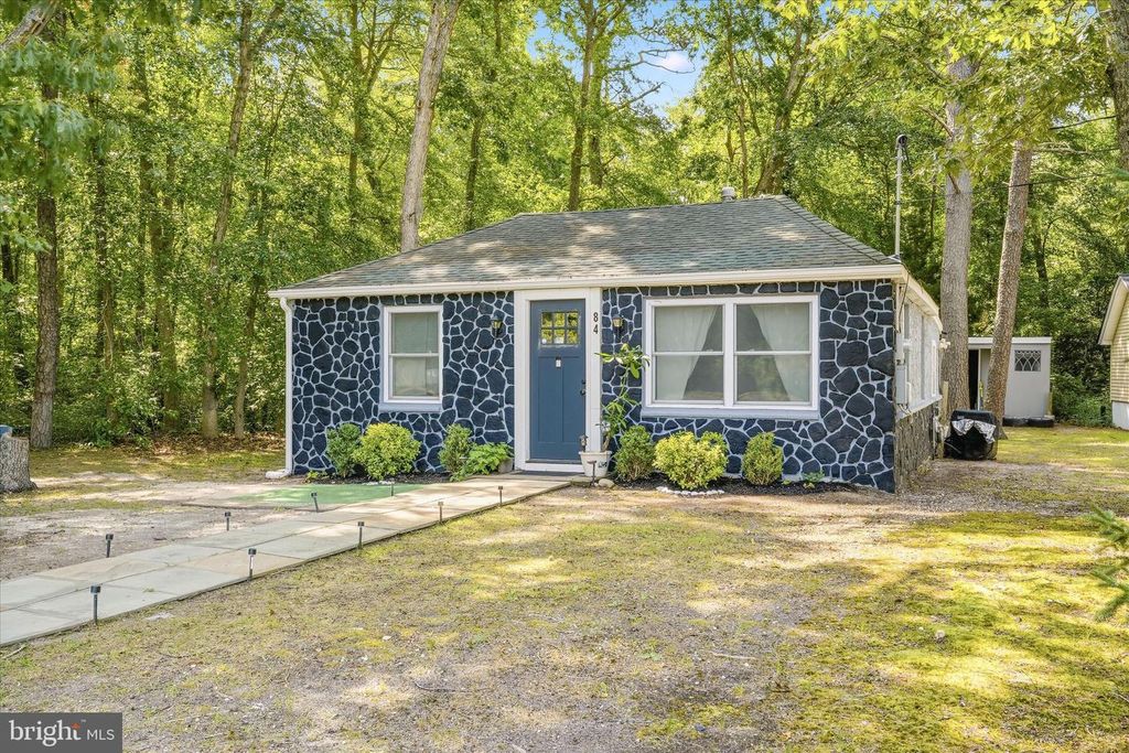 84 LIGHTHOUSE DR, Waretown, NJ 08758