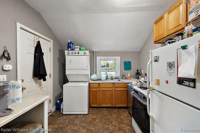 31 W Barrett Avenue, Madison Heights, MI 48071