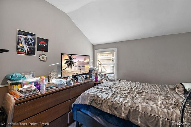 31 W Barrett Avenue, Madison Heights, MI 48071