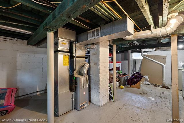 31 W Barrett Avenue, Madison Heights, MI 48071