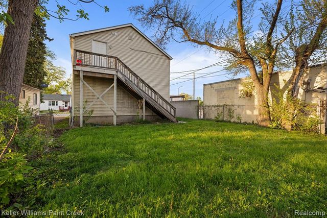 31 W Barrett Avenue, Madison Heights, MI 48071