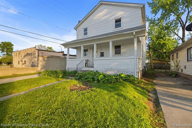 31 W Barrett Avenue, Madison Heights, MI 48071