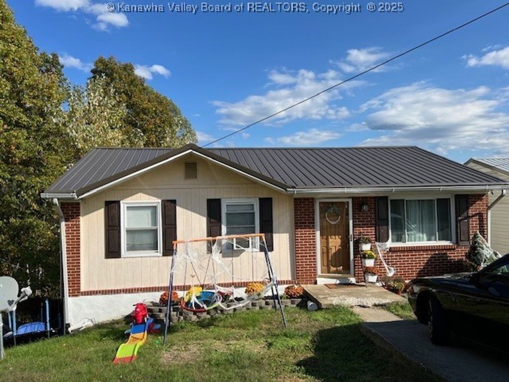 1452 Clearview Heights Road, Charleston, WV 25312