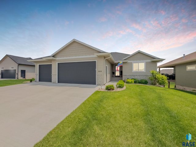 3808 S Home Plate Ave, Sioux Falls, SD 57110