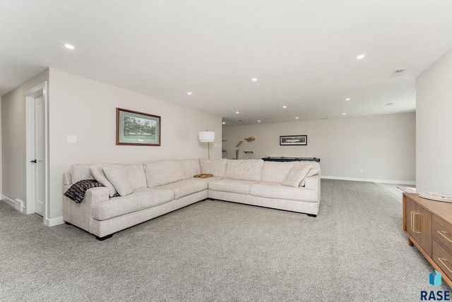 3808 S Home Plate Ave, Sioux Falls, SD 57110