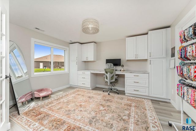 3808 S Home Plate Ave, Sioux Falls, SD 57110