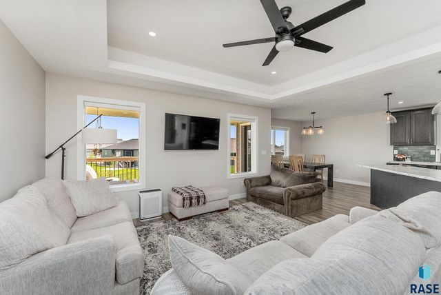 3808 S Home Plate Ave, Sioux Falls, SD 57110