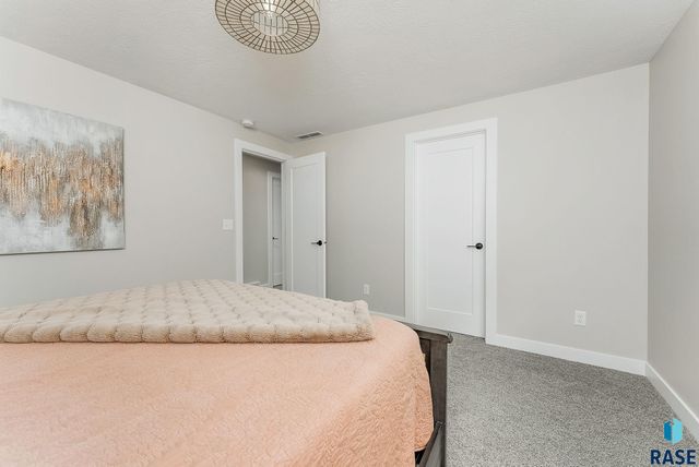 3808 S Home Plate Ave, Sioux Falls, SD 57110