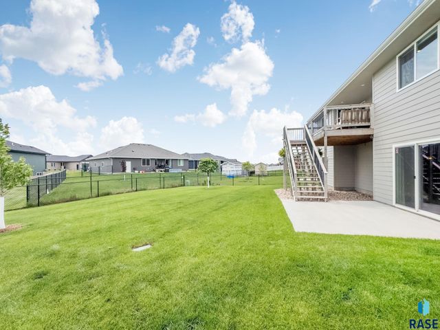 3808 S Home Plate Ave, Sioux Falls, SD 57110