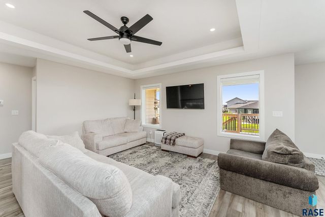 3808 S Home Plate Ave, Sioux Falls, SD 57110