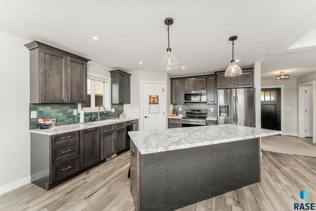 3808 S Home Plate Ave, Sioux Falls, SD 57110