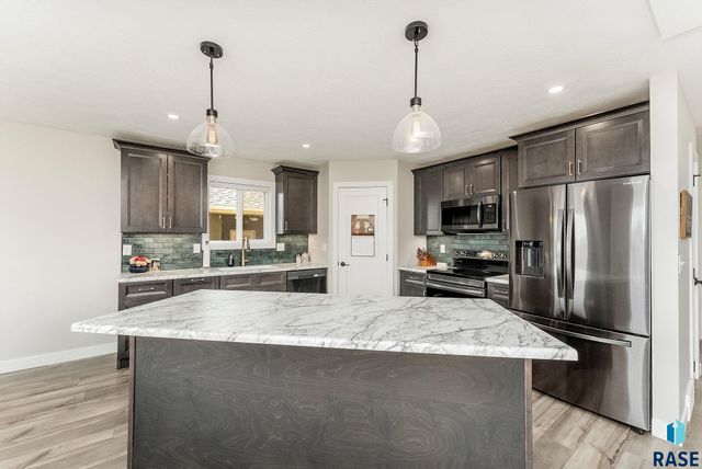 3808 S Home Plate Ave, Sioux Falls, SD 57110