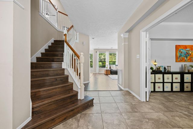 72 W Sandalbranch Circle, The Woodlands, TX 77382