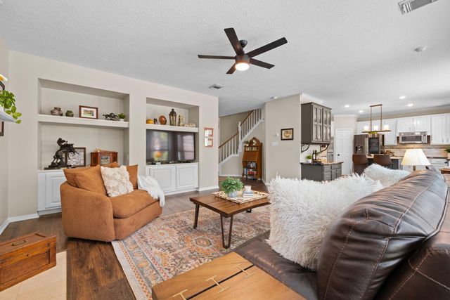 72 W Sandalbranch Circle, The Woodlands, TX 77382