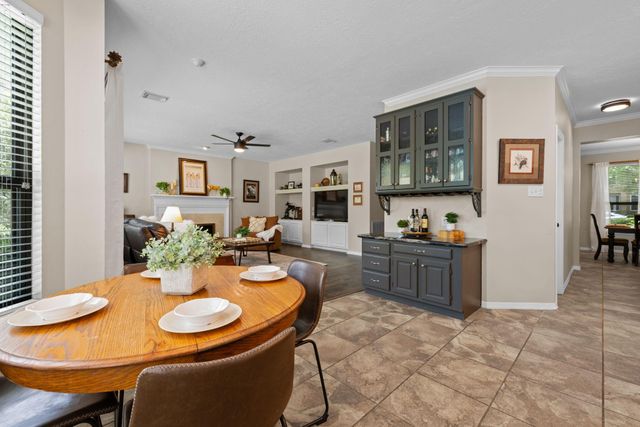 72 W Sandalbranch Circle, The Woodlands, TX 77382
