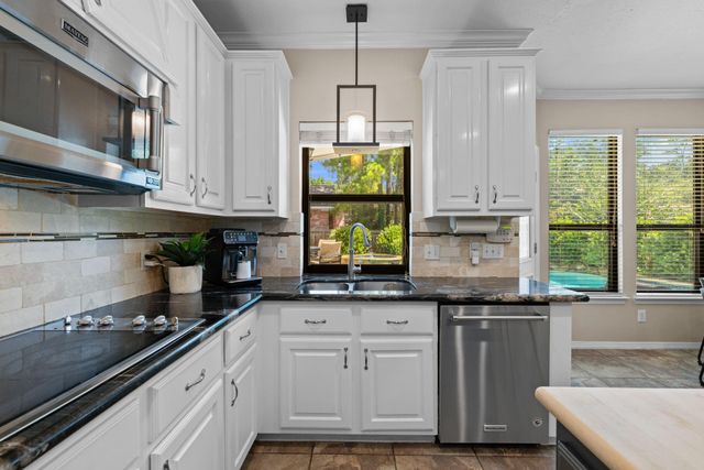 72 W Sandalbranch Circle, The Woodlands, TX 77382