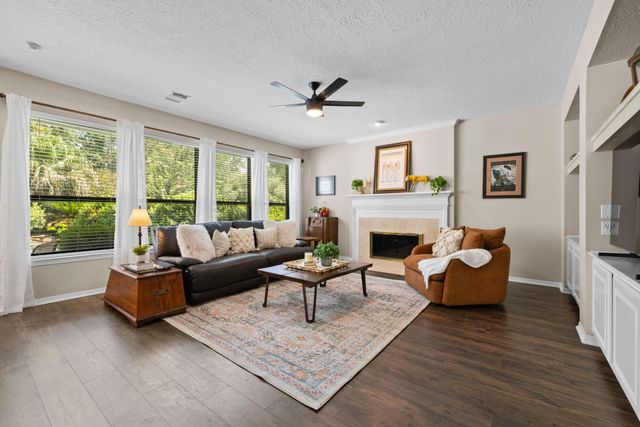 72 W Sandalbranch Circle, The Woodlands, TX 77382