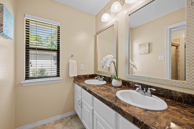 72 W Sandalbranch Circle, The Woodlands, TX 77382