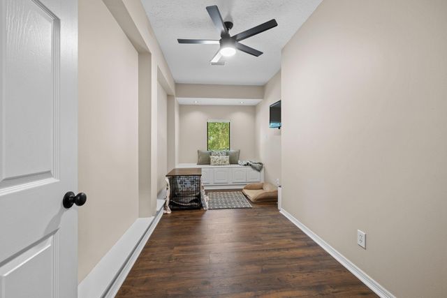 72 W Sandalbranch Circle, The Woodlands, TX 77382