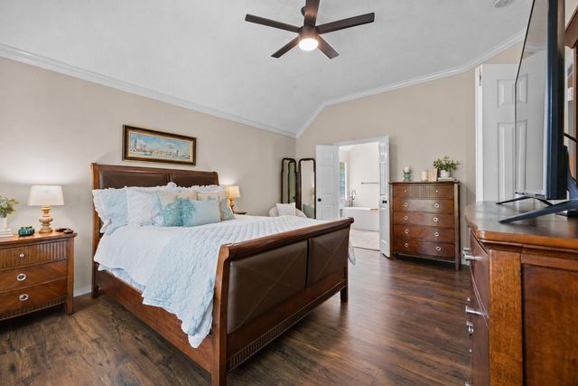 72 W Sandalbranch Circle, The Woodlands, TX 77382