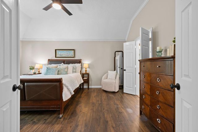 72 W Sandalbranch Circle, The Woodlands, TX 77382