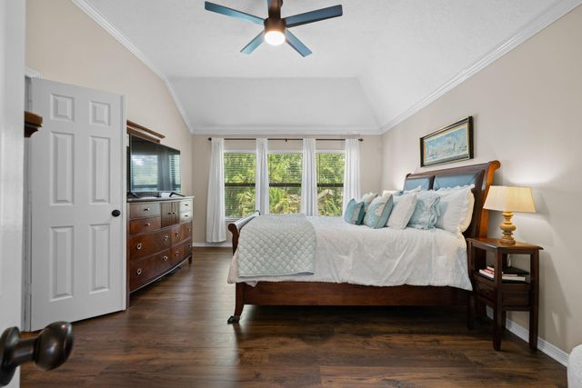 72 W Sandalbranch Circle, The Woodlands, TX 77382