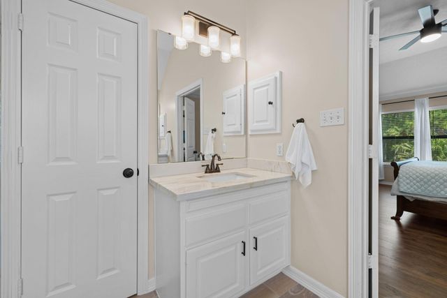 72 W Sandalbranch Circle, The Woodlands, TX 77382