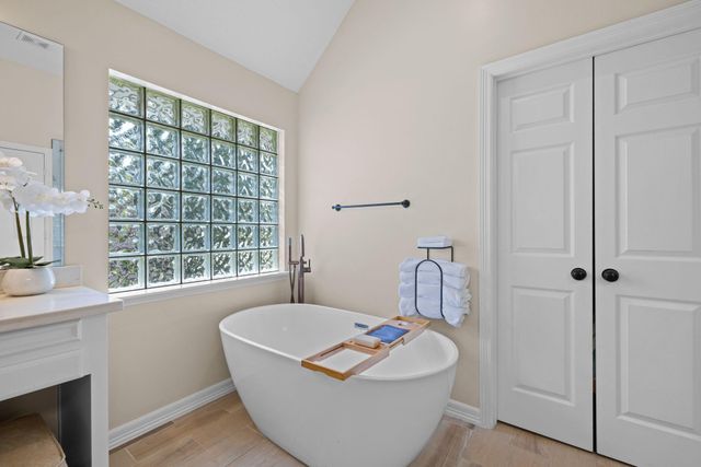 72 W Sandalbranch Circle, The Woodlands, TX 77382