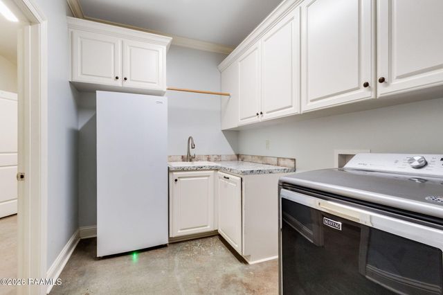 555 Longwood Drive, Opelousas, LA 70570