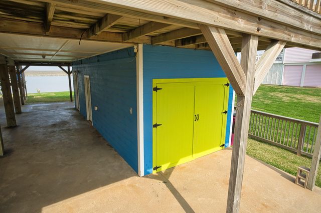 1191 County Road 230, Sargent, TX 77414