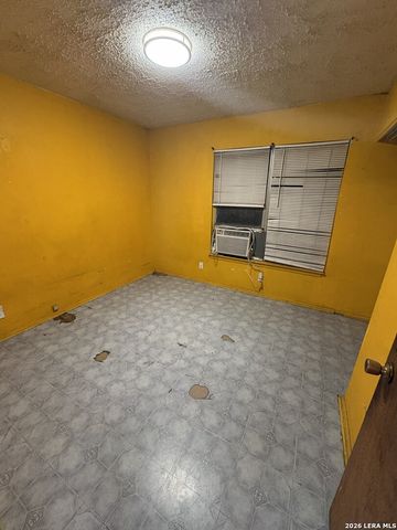 419 Upland Rd, San Antonio, TX 78220