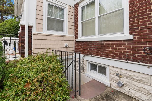 9125 90th Street, Woodhaven, NY 11421